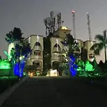Hotel Hill Top