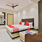 Oyo 16122 Hotel Navya Palace