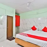 Oyo 24833 Hotel Silver