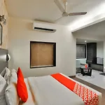 Oyo 17332 Hotel Nana\'S