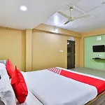 Oyo 24833 Hotel Silver