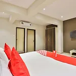 Oyo 16122 Hotel Navya Palace