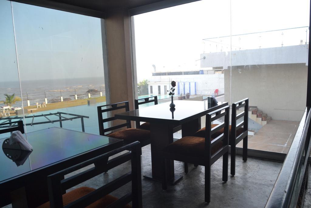 Sea Rock Hotel