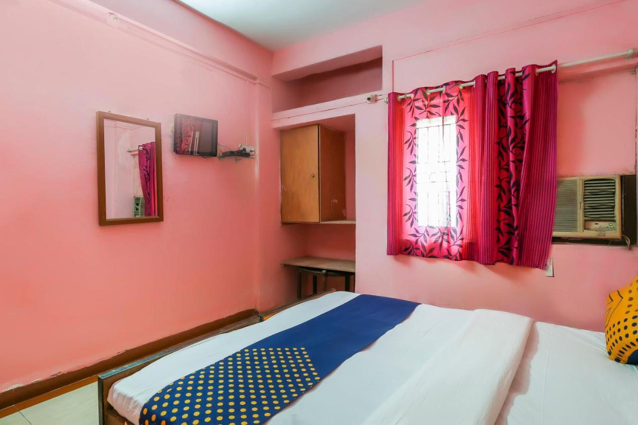 Spot On 67211 Gokul Hotel Daman
