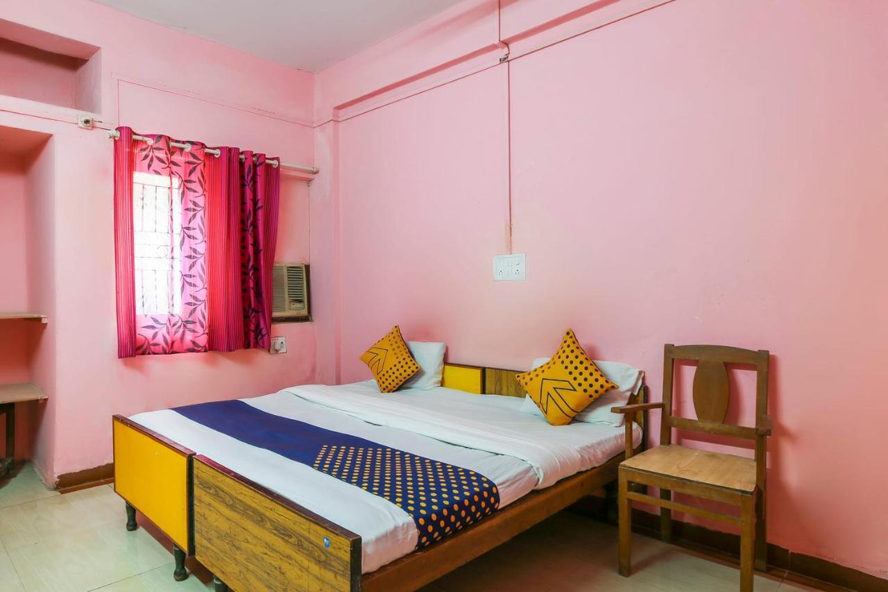 Hotel Spot On 67211 Gokul