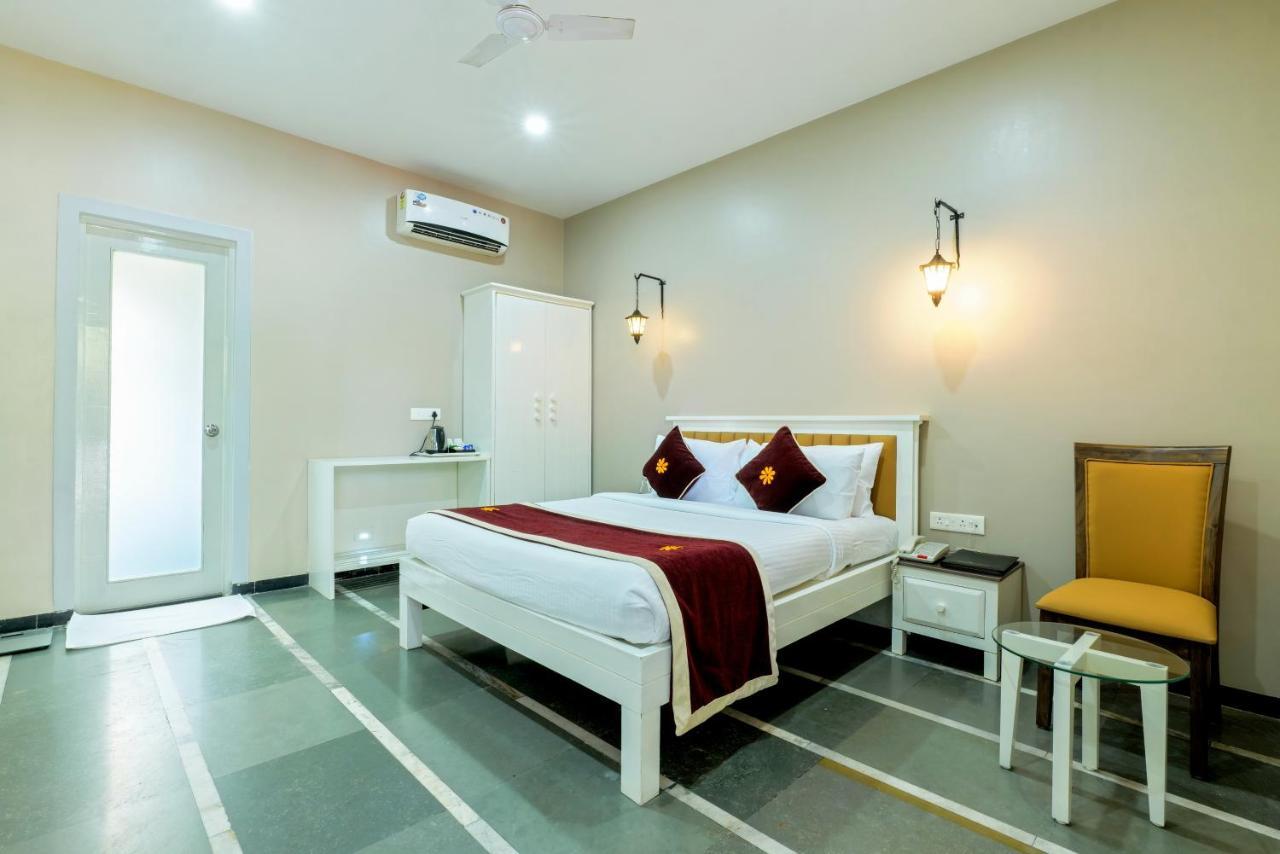 Gold Hotel Daman
