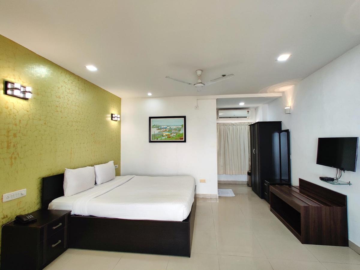 Hotel Golden Chariot