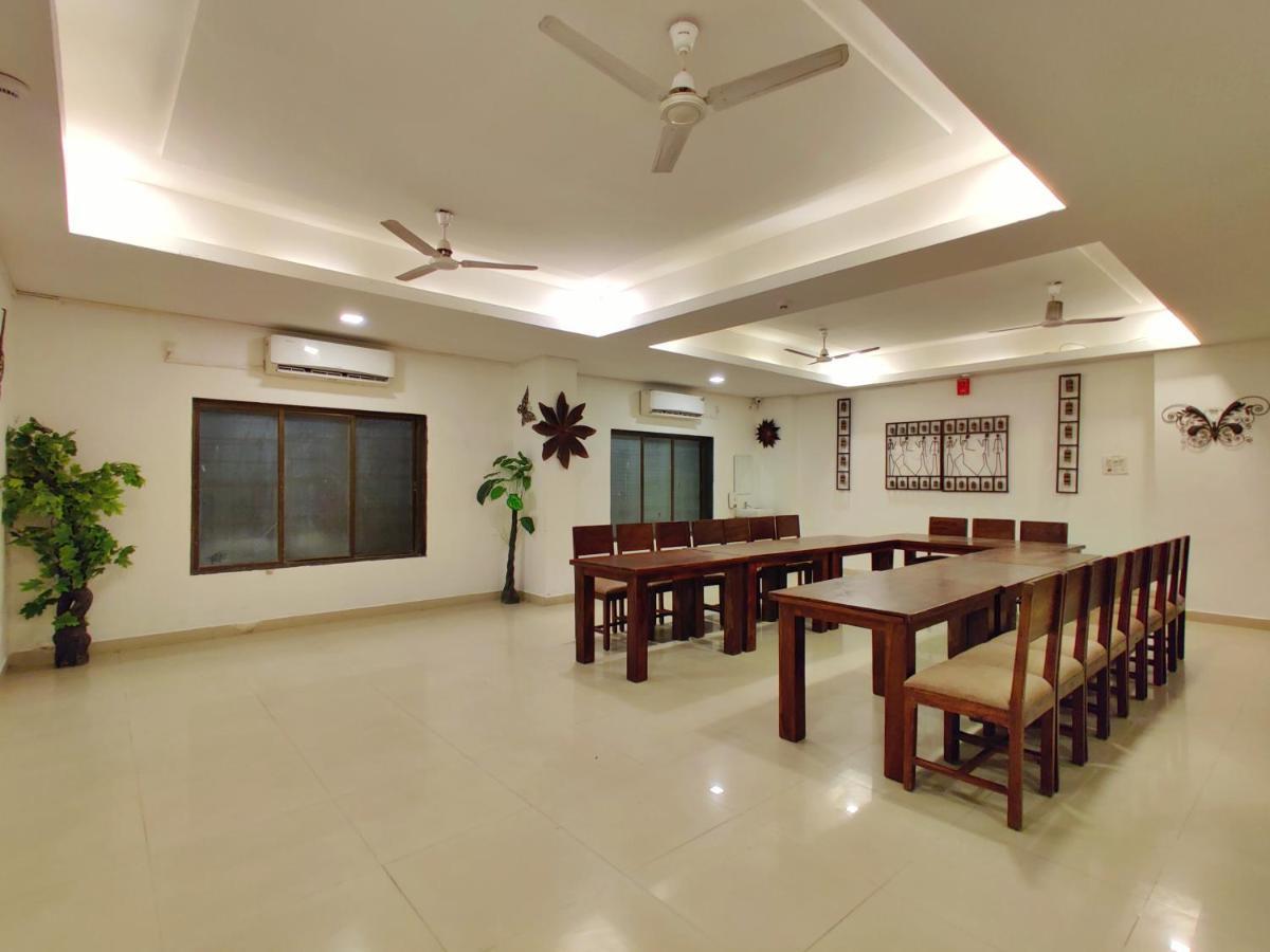 Golden Chariot Hotel 3*