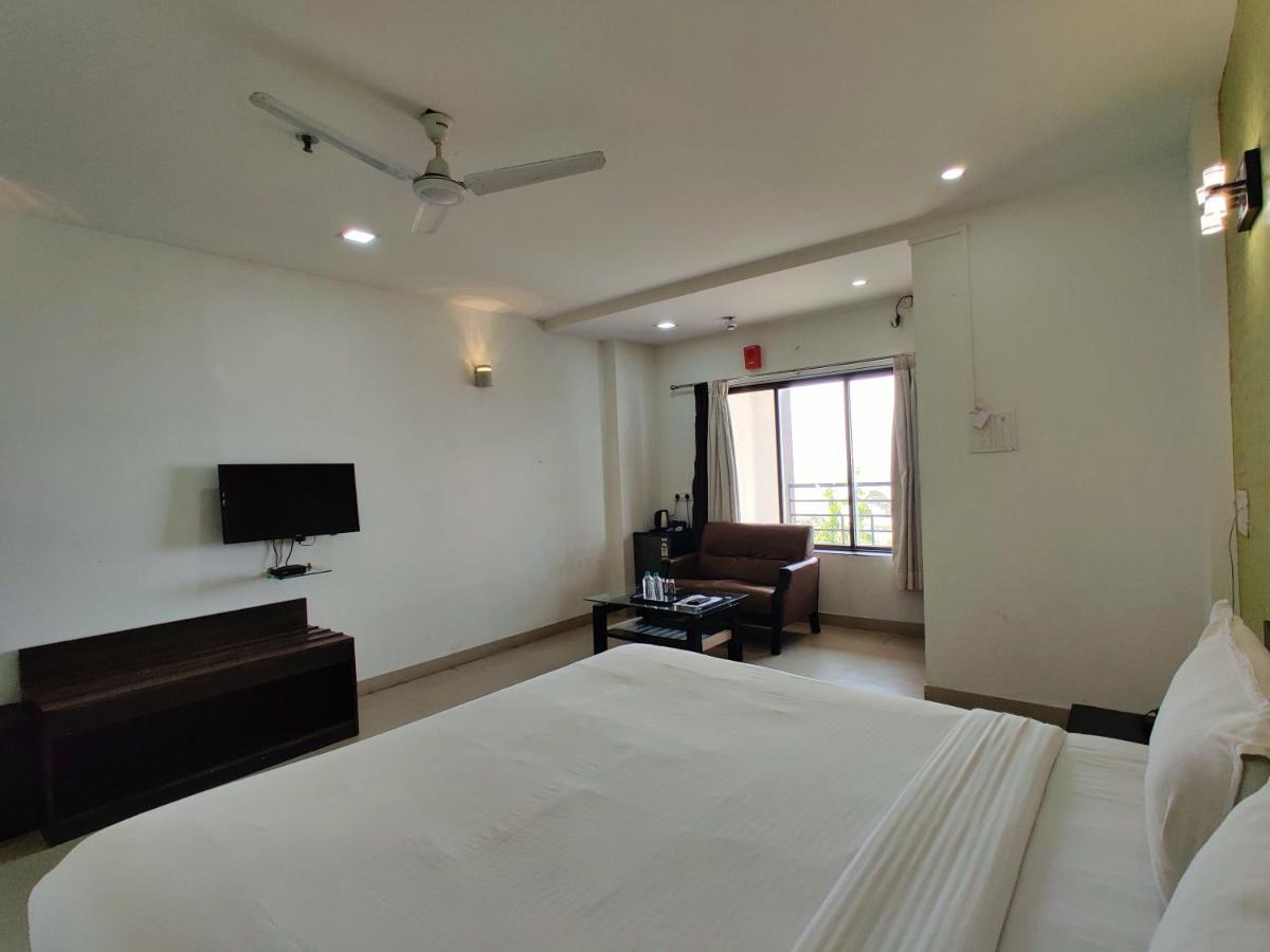 Hotel Golden Chariot 3*