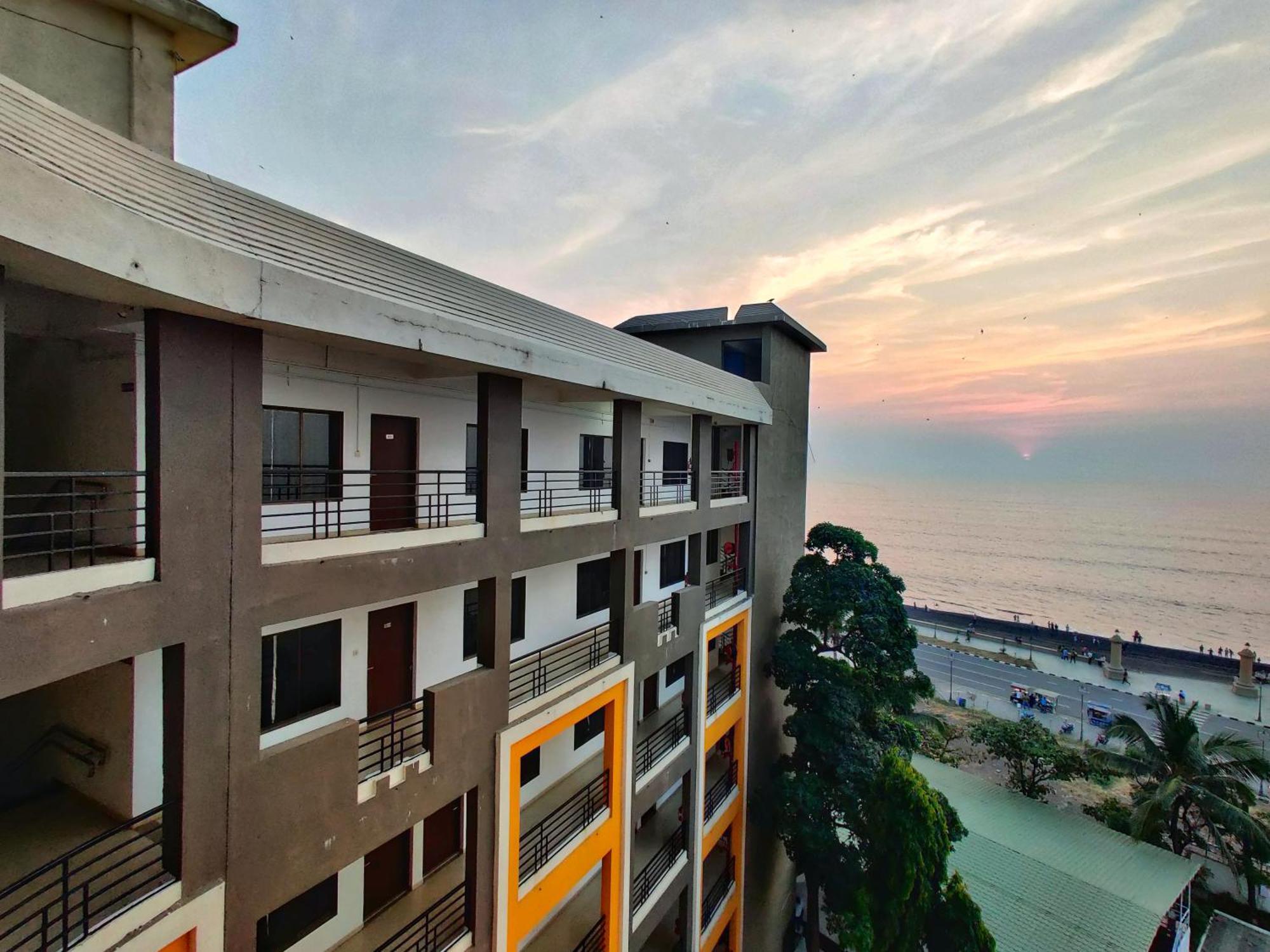 Hotel Golden Chariot 3*