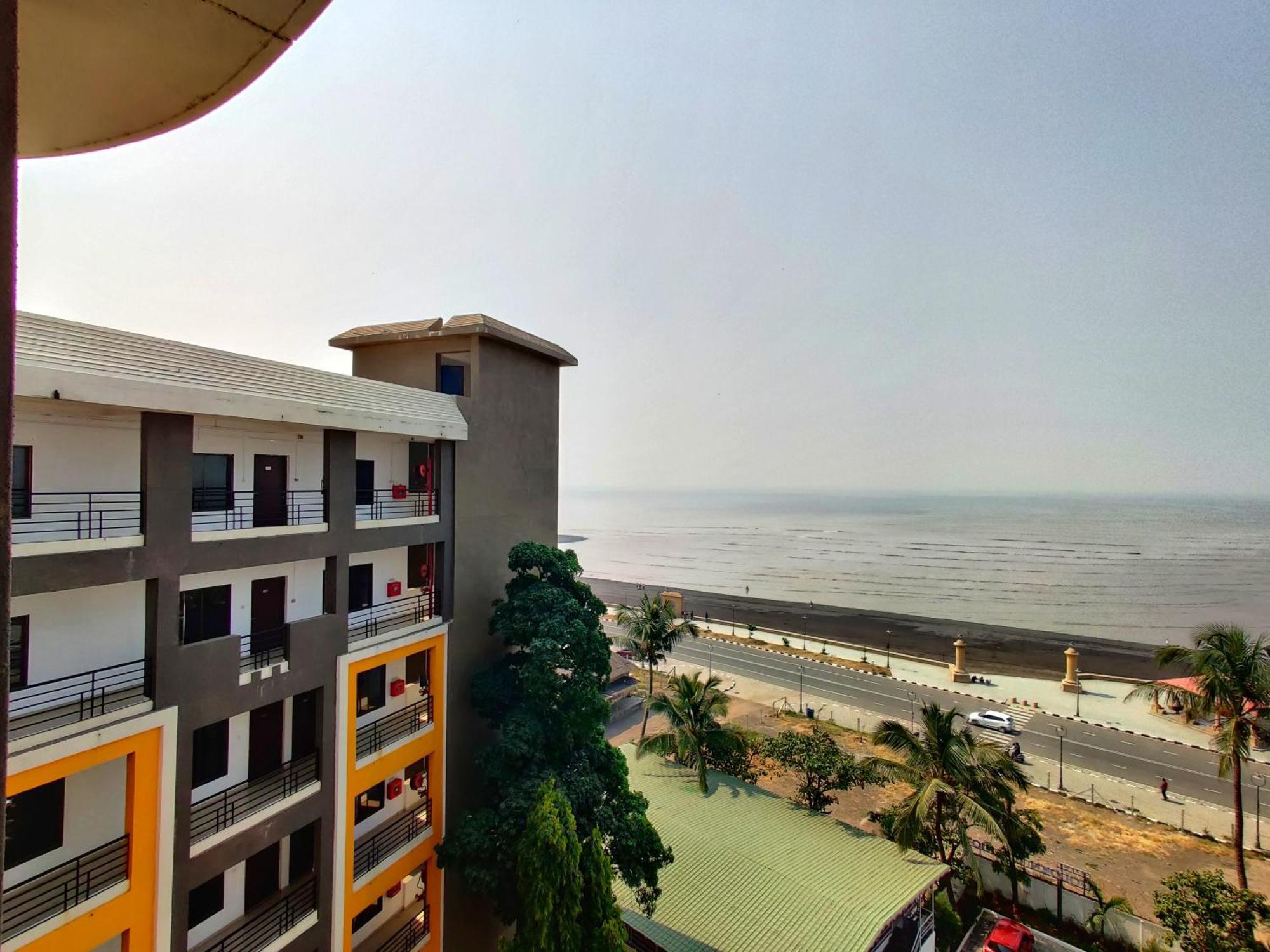 Golden Chariot Hotel
