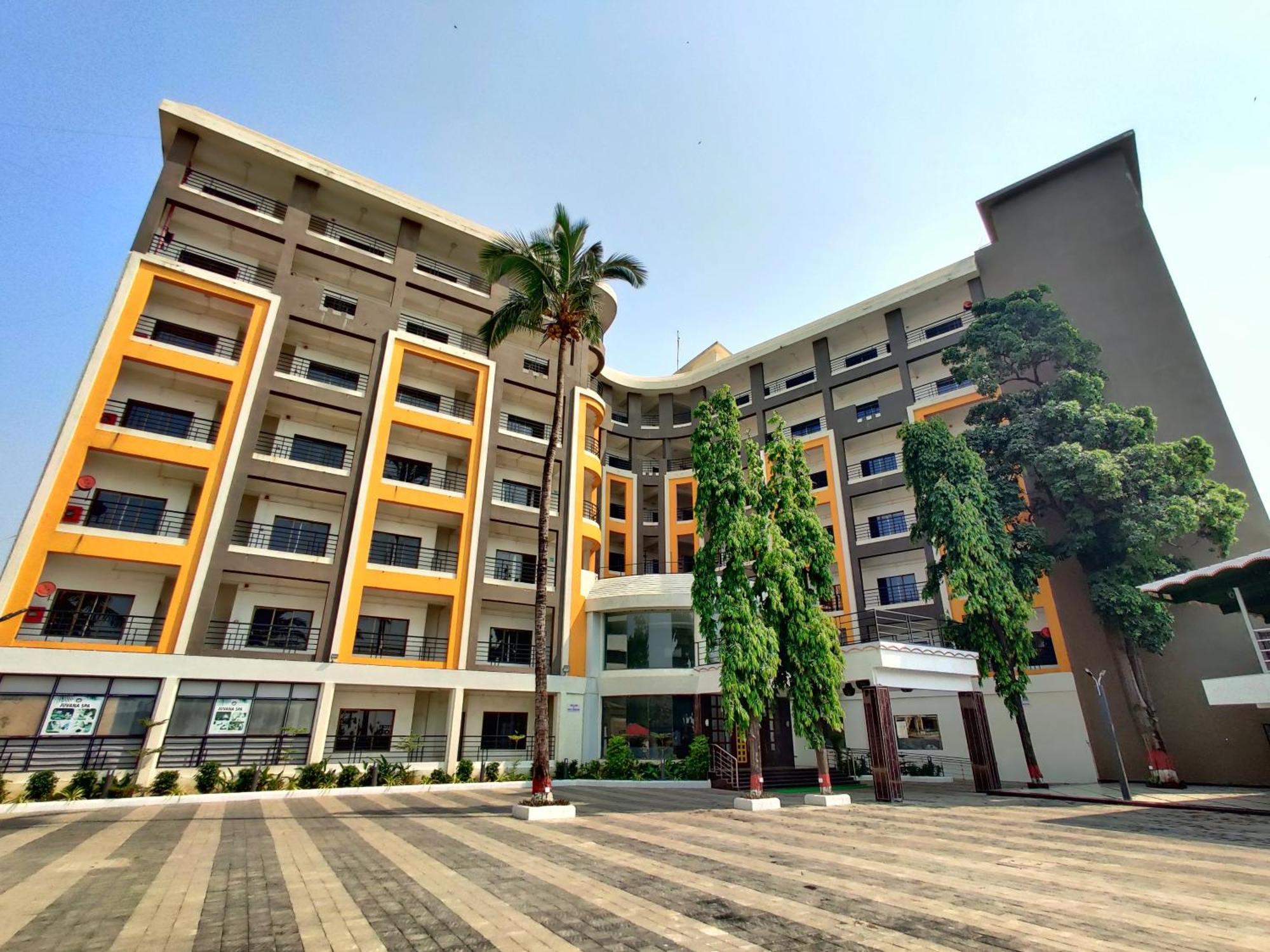 Golden Chariot Hotel 3*