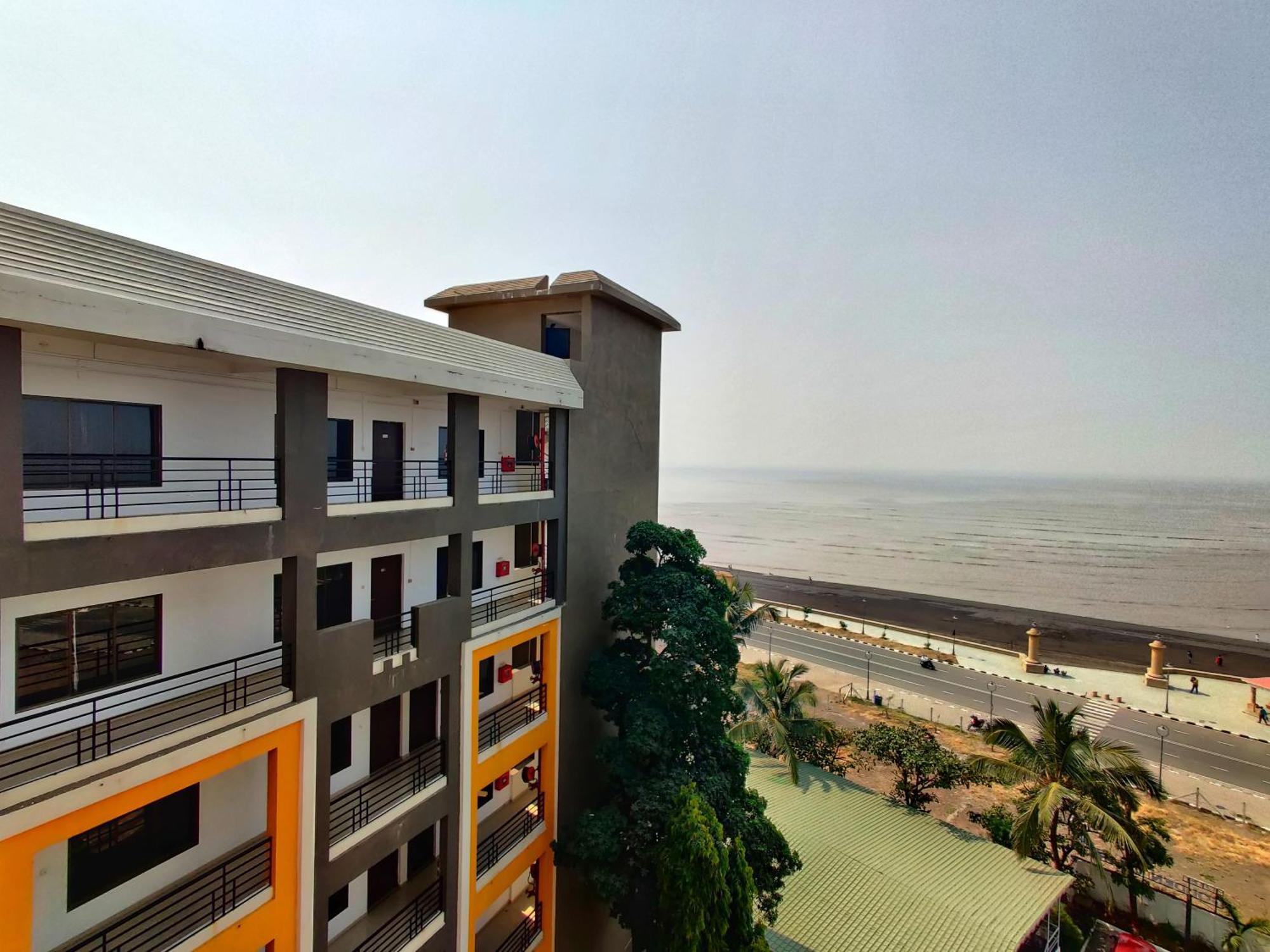 Hotel Golden Chariot Daman