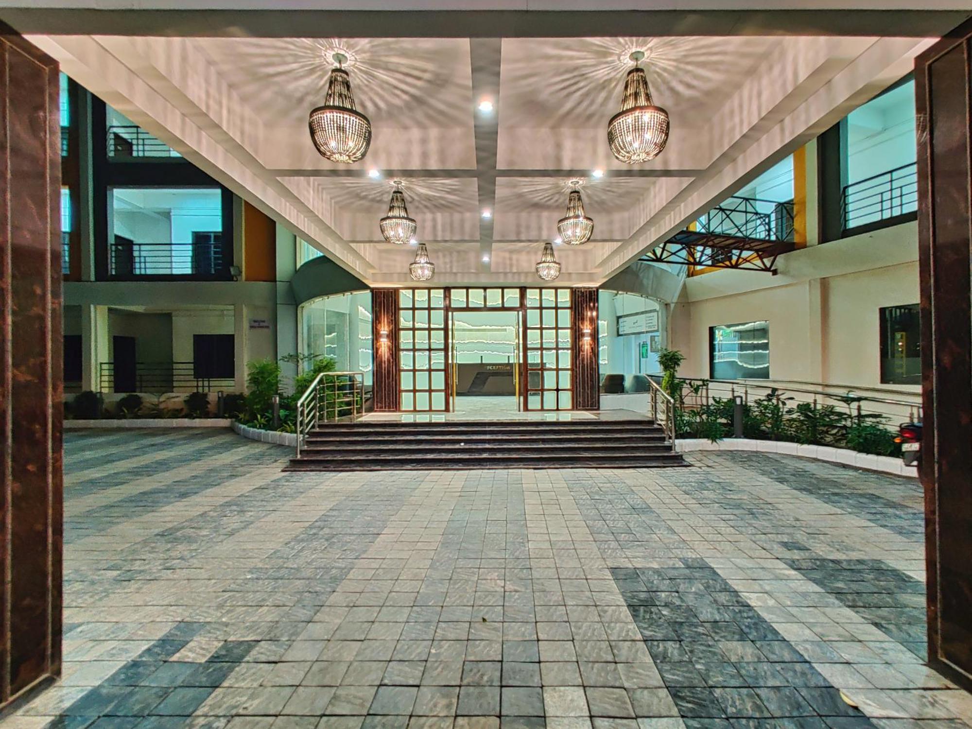 Hotel Golden Chariot Daman