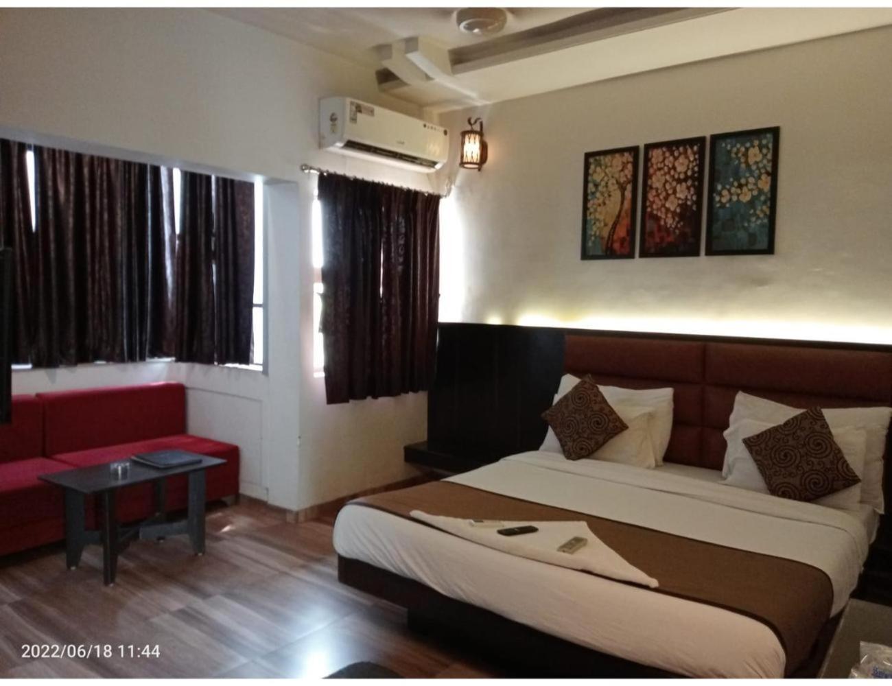 Homestay Saikripa Imperial, And Diu Daman