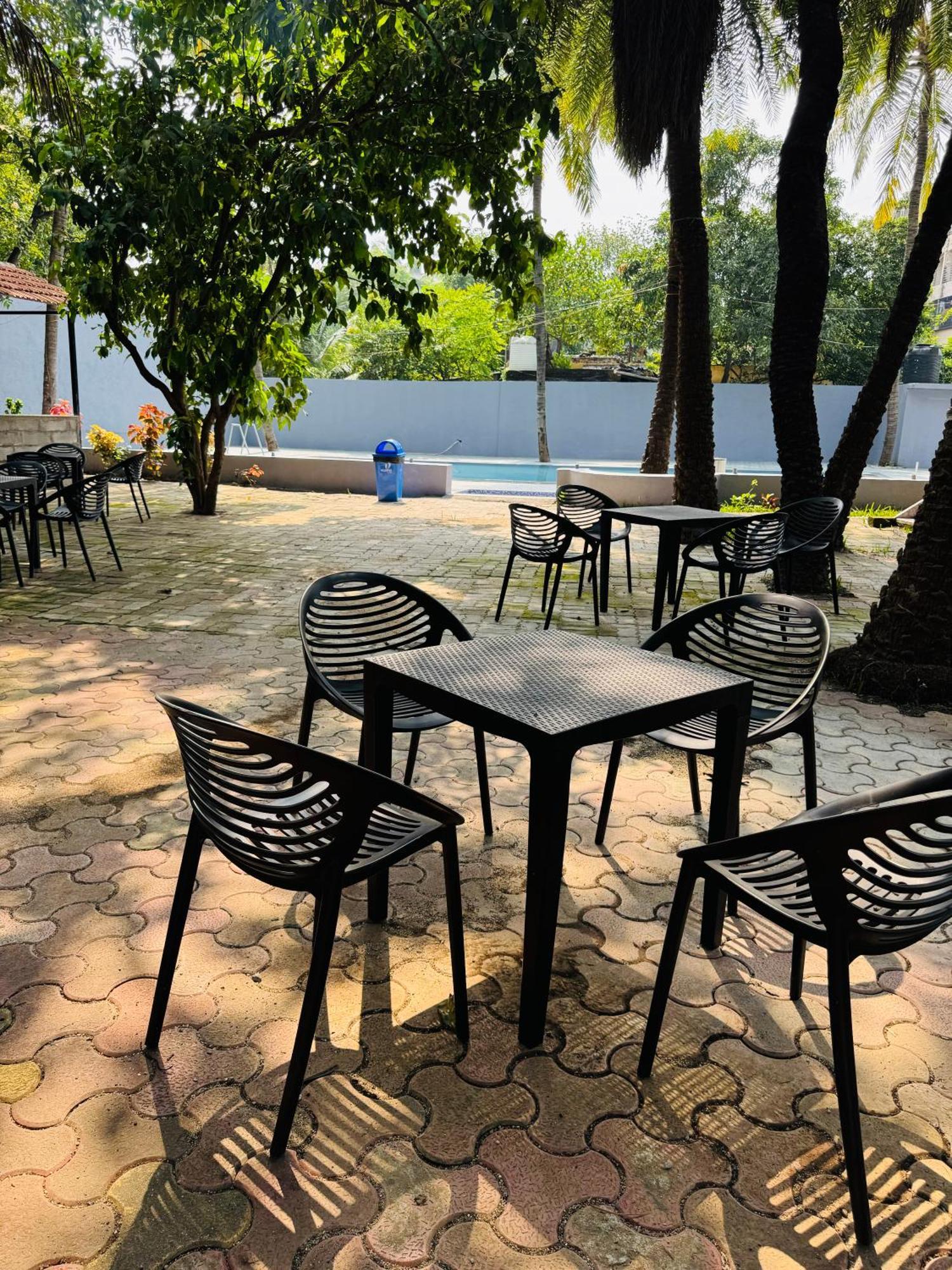 Areca Palms & Hotel Daman