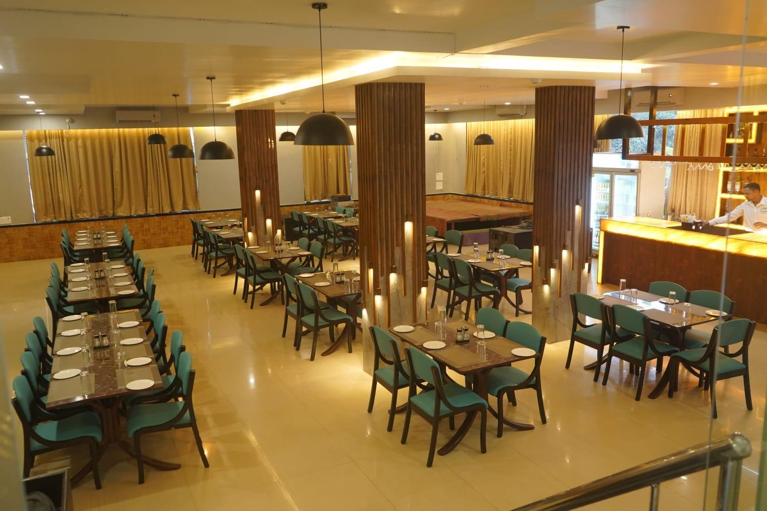 Areca Palms & Hotel *