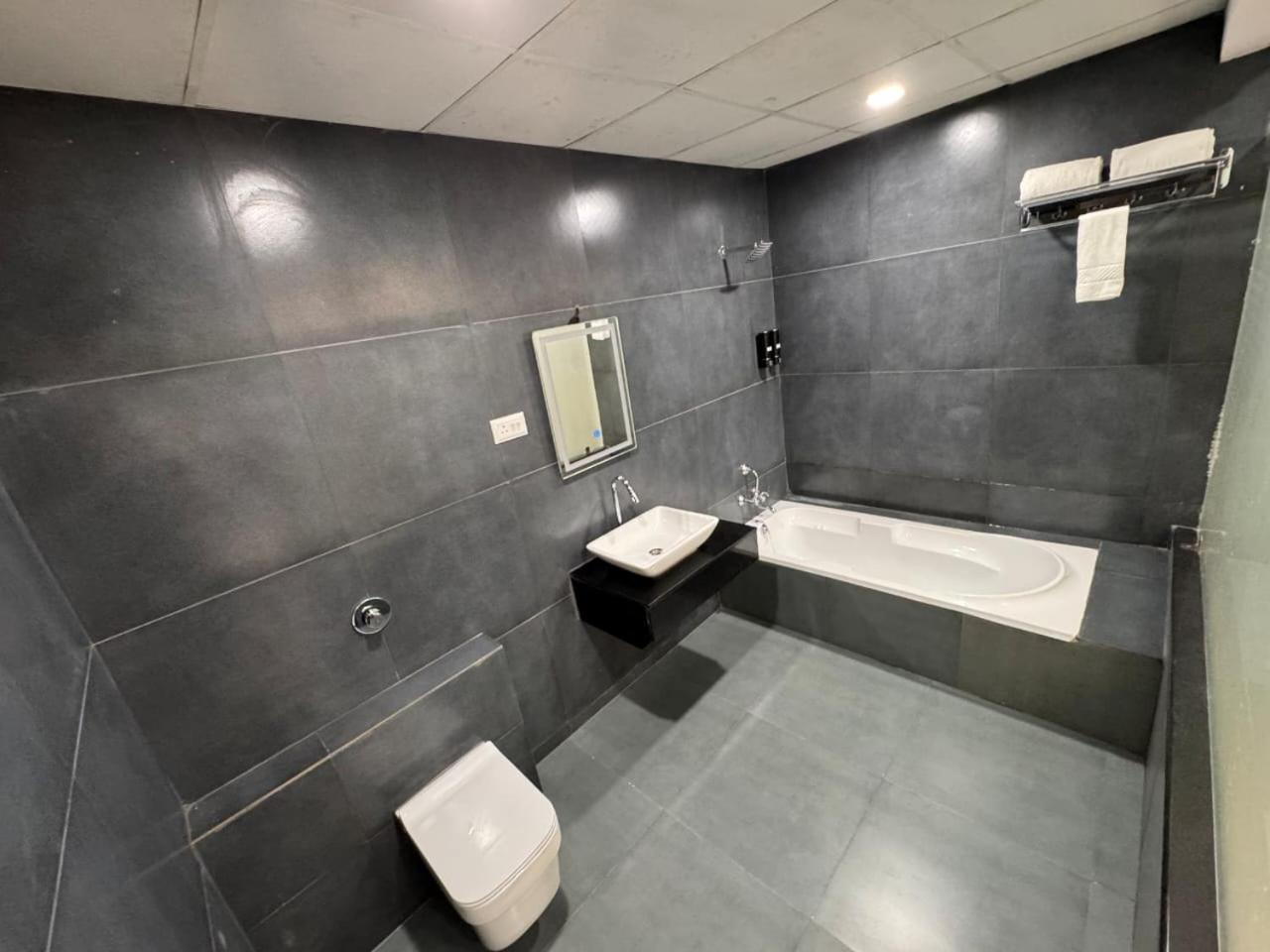 Areca Palms & Hotel *