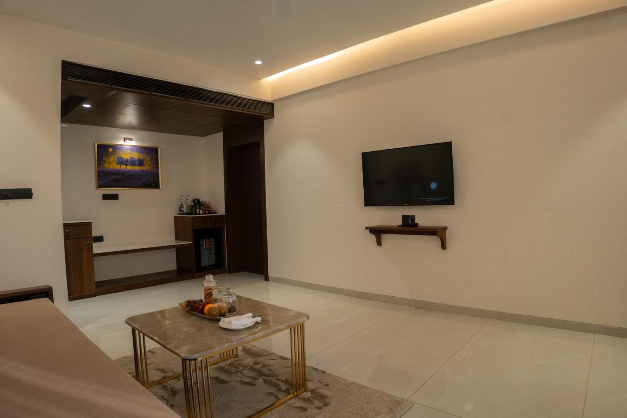 Pride Elite, Hotel 4*