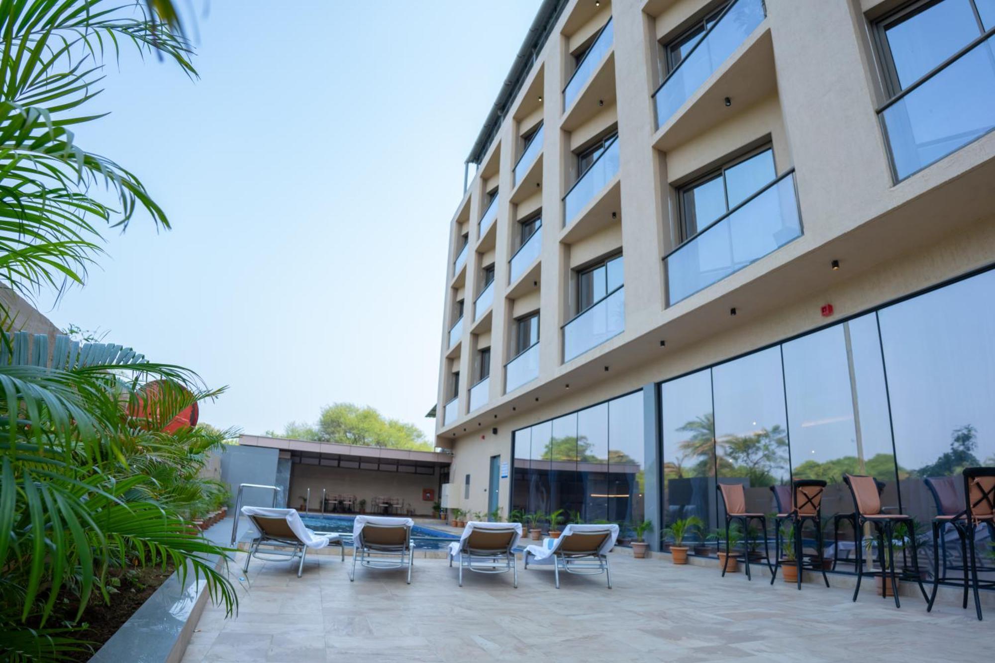 Hotel Pride Elite, Daman