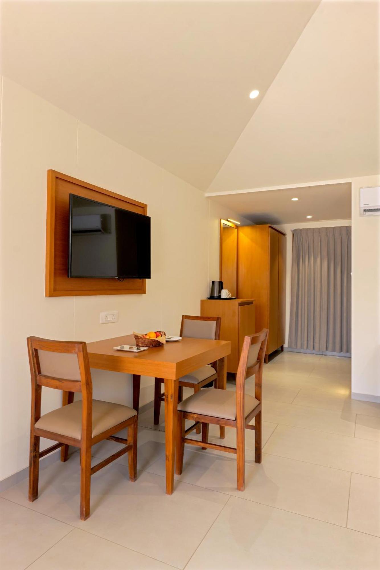 Hotel The Gold Annexe Daman
