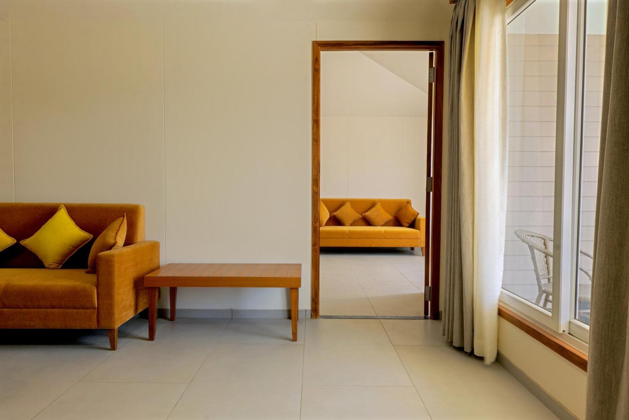 Hotel The Gold Annexe Daman