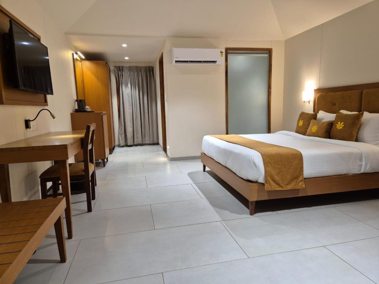 Hotel The Gold Annexe Daman