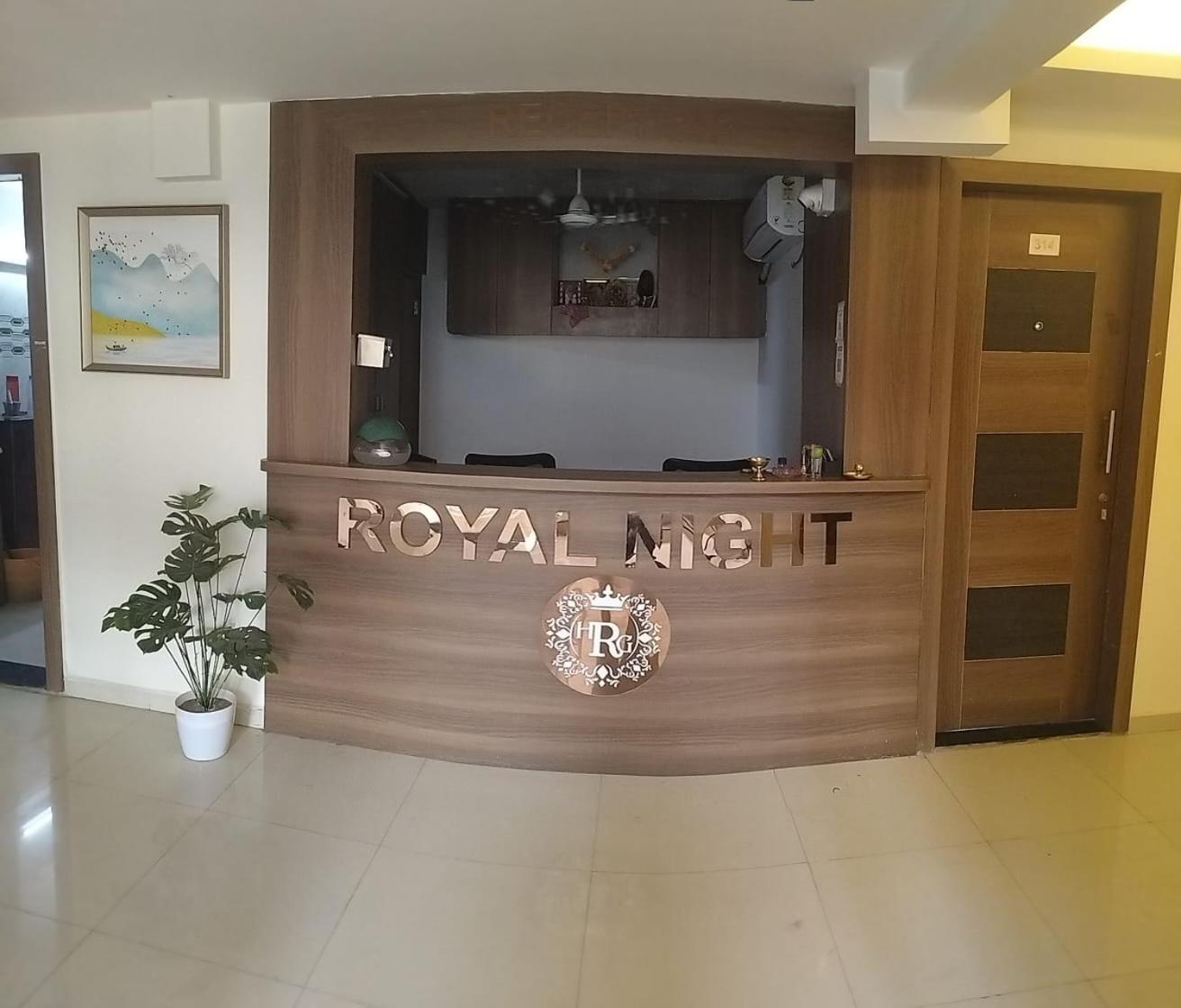 Royal Night Hotel *