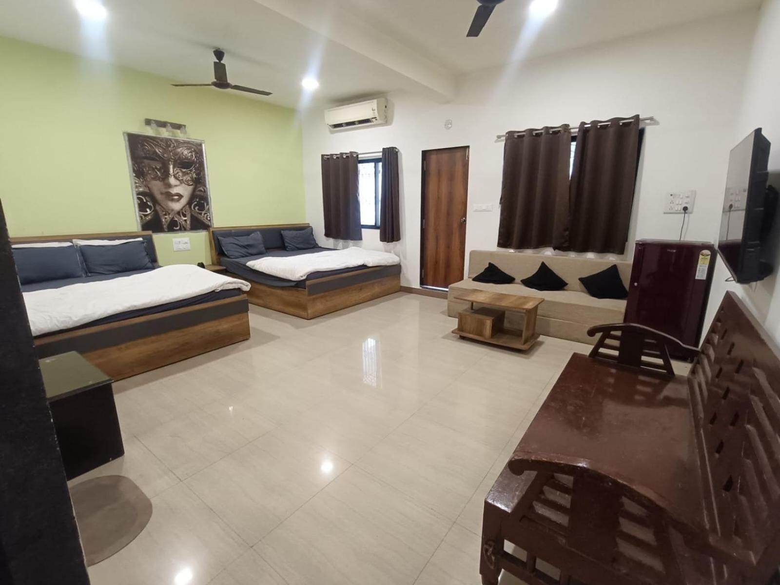 Villa Goldie - *