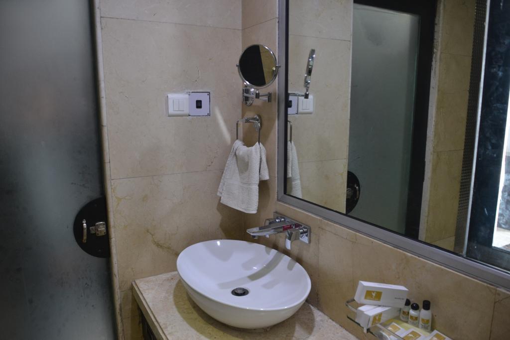Sea Rock Hotel 3*