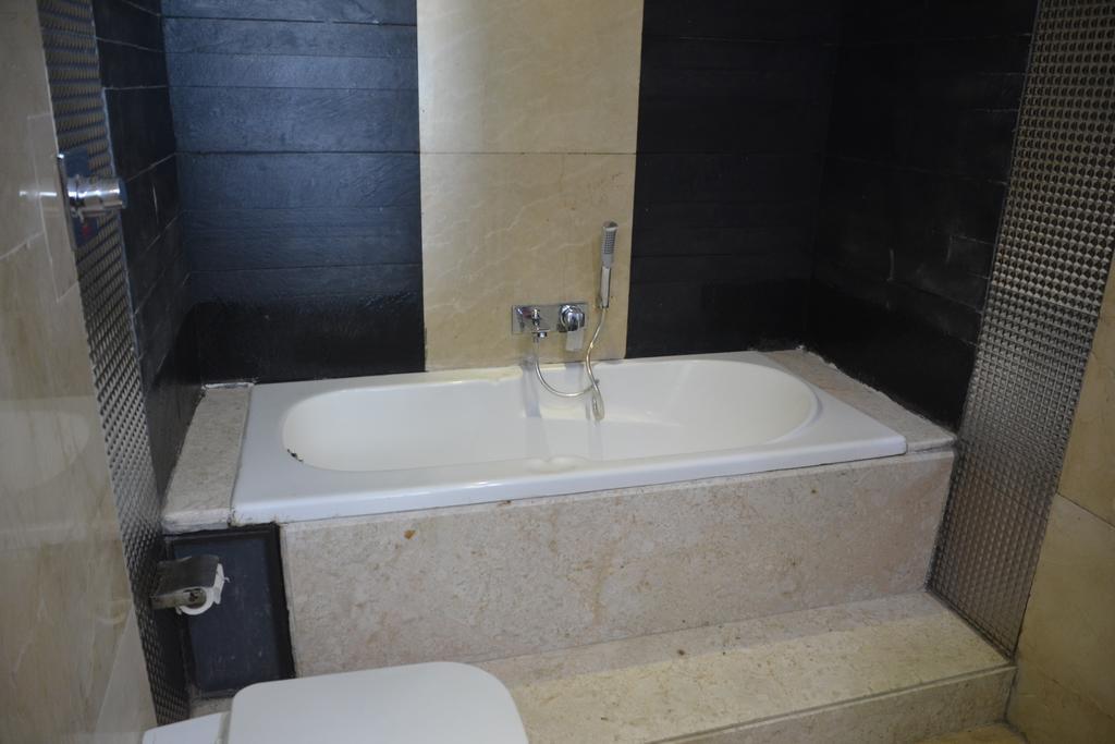 Hotel Sea Rock Daman