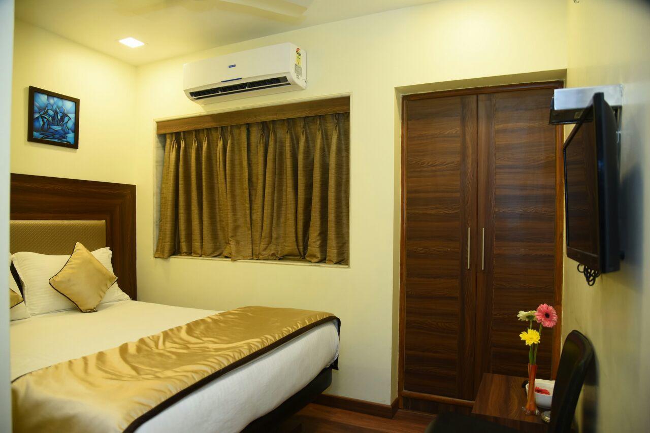 Oyo 29657 The Emerald 3*