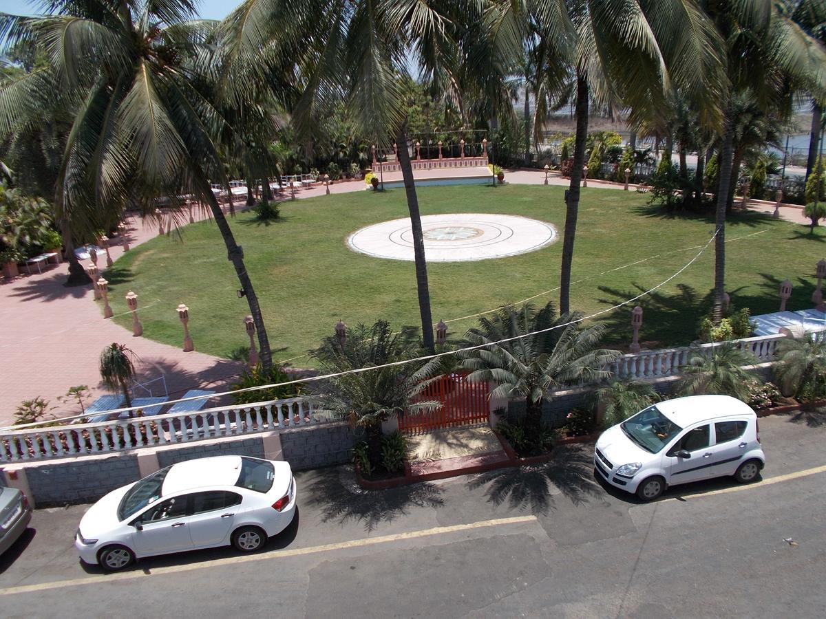 Sandy Resort 3*