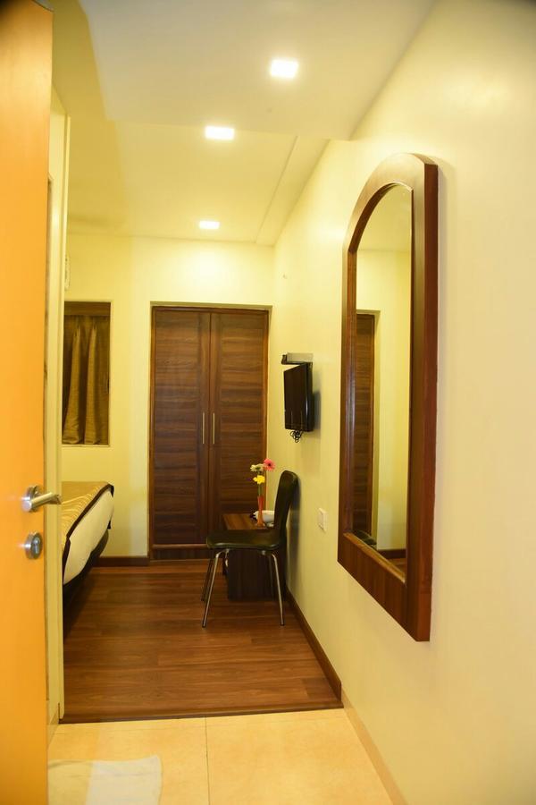 Oyo 29657 The Emerald Hotel