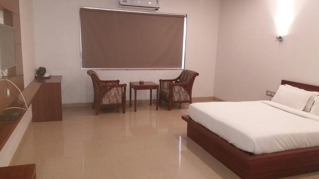 Tania Searock Hotel Daman