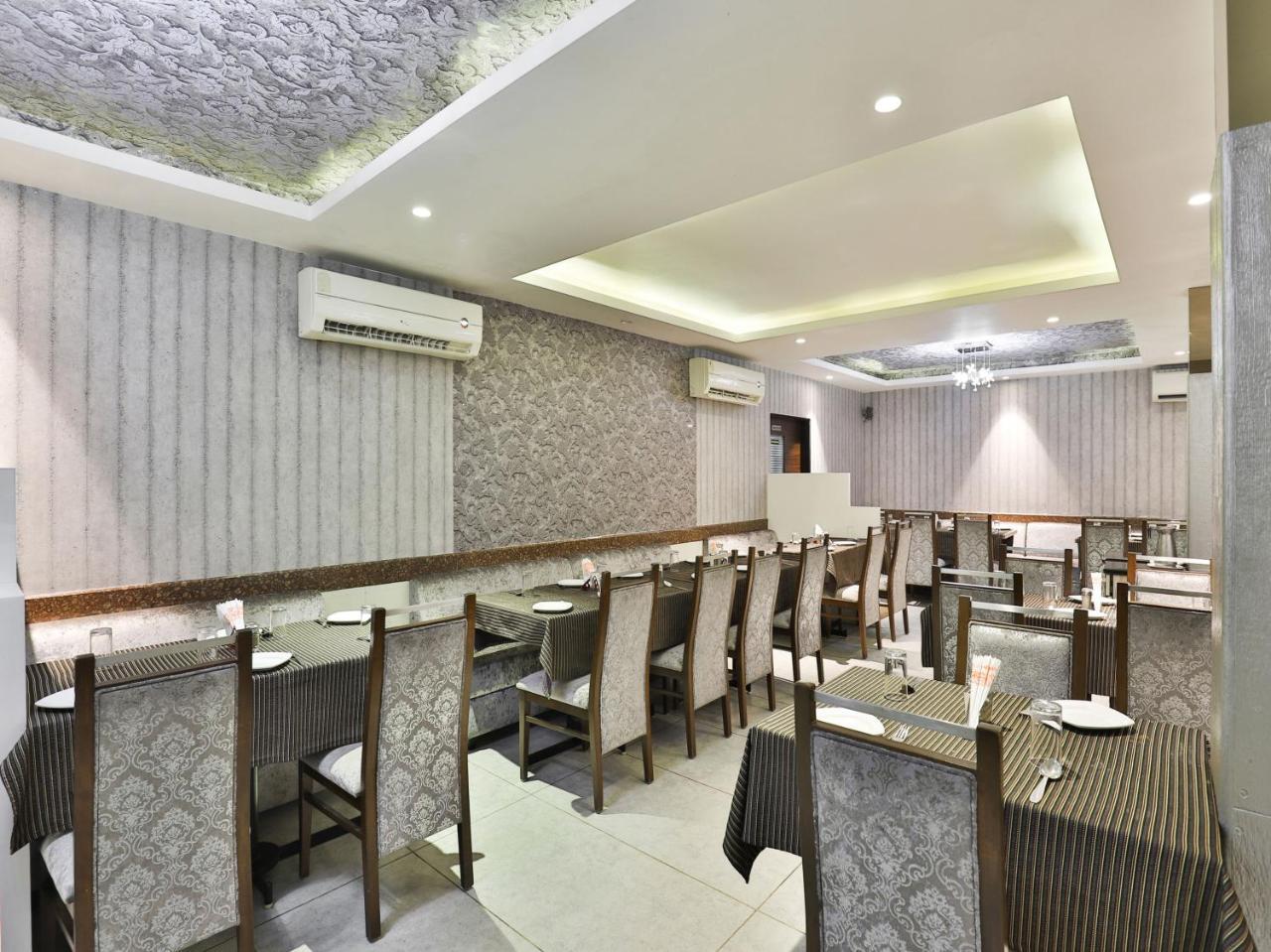 Oyo 17332 Nana's Hotel Daman