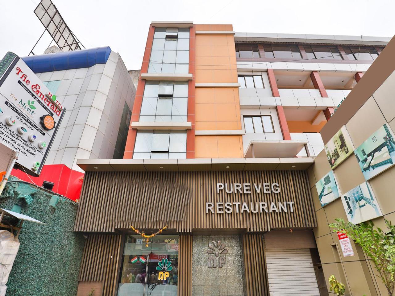 Oyo 17332 Nana's Hotel Daman