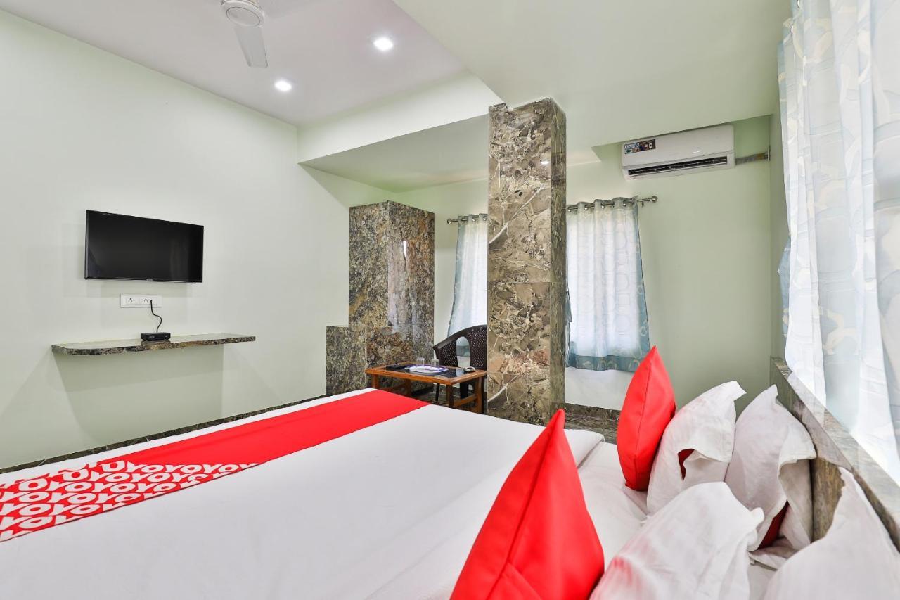 Oyo 24833 Silver Hotel