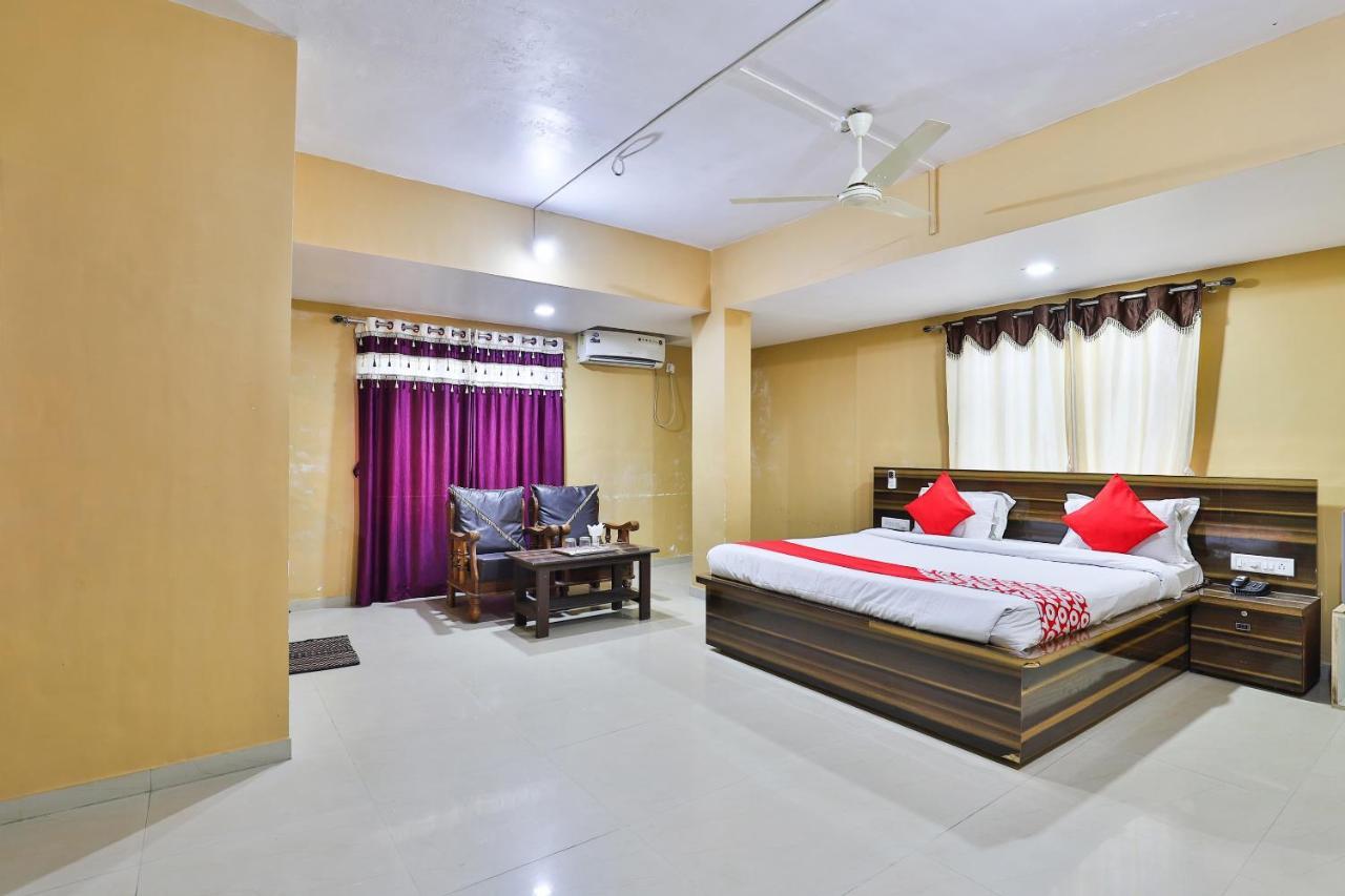 Oyo 24833 Silver Hotel 3*