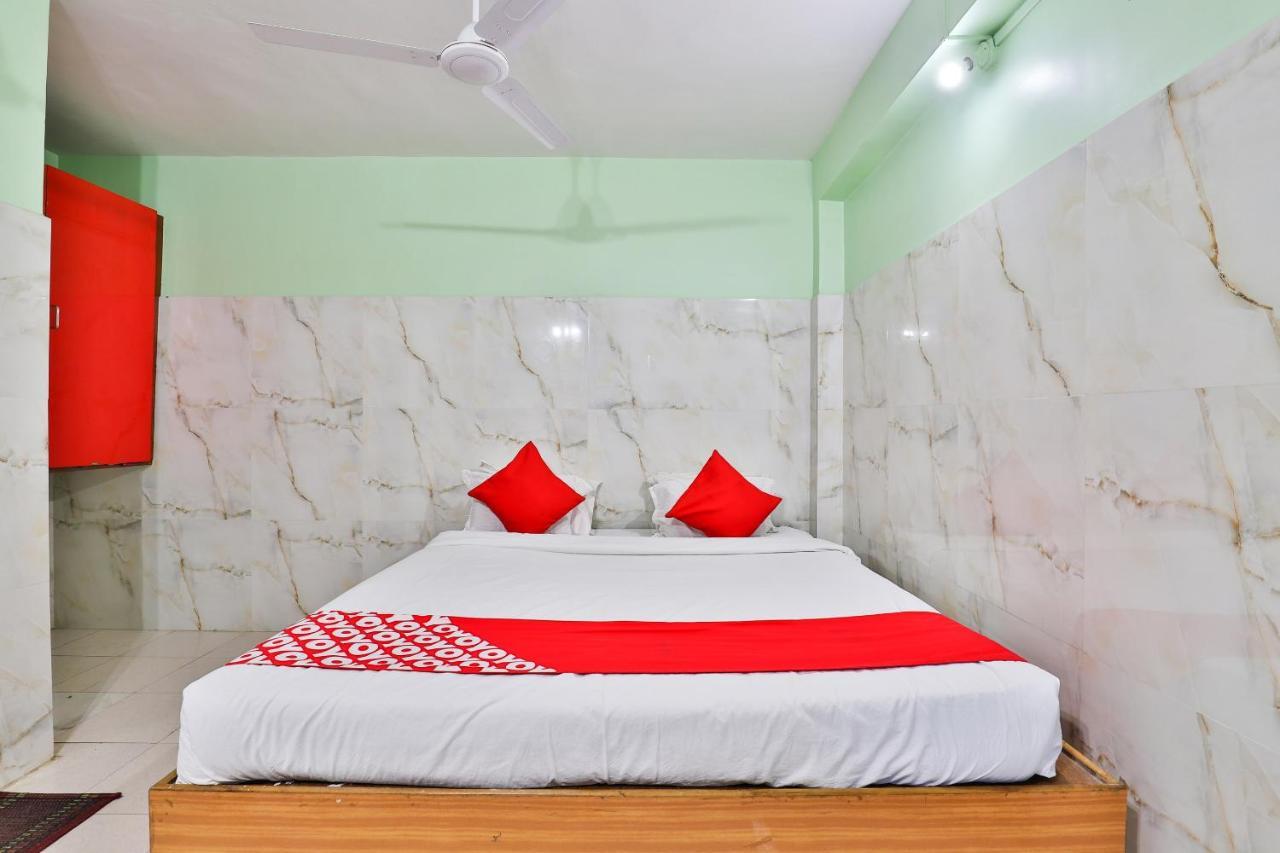 Hotel Oyo 24833 Silver