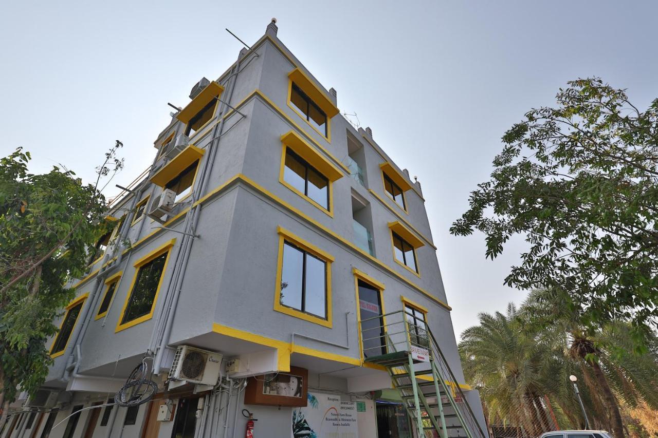 Oyo 24833 Silver Hotel Daman