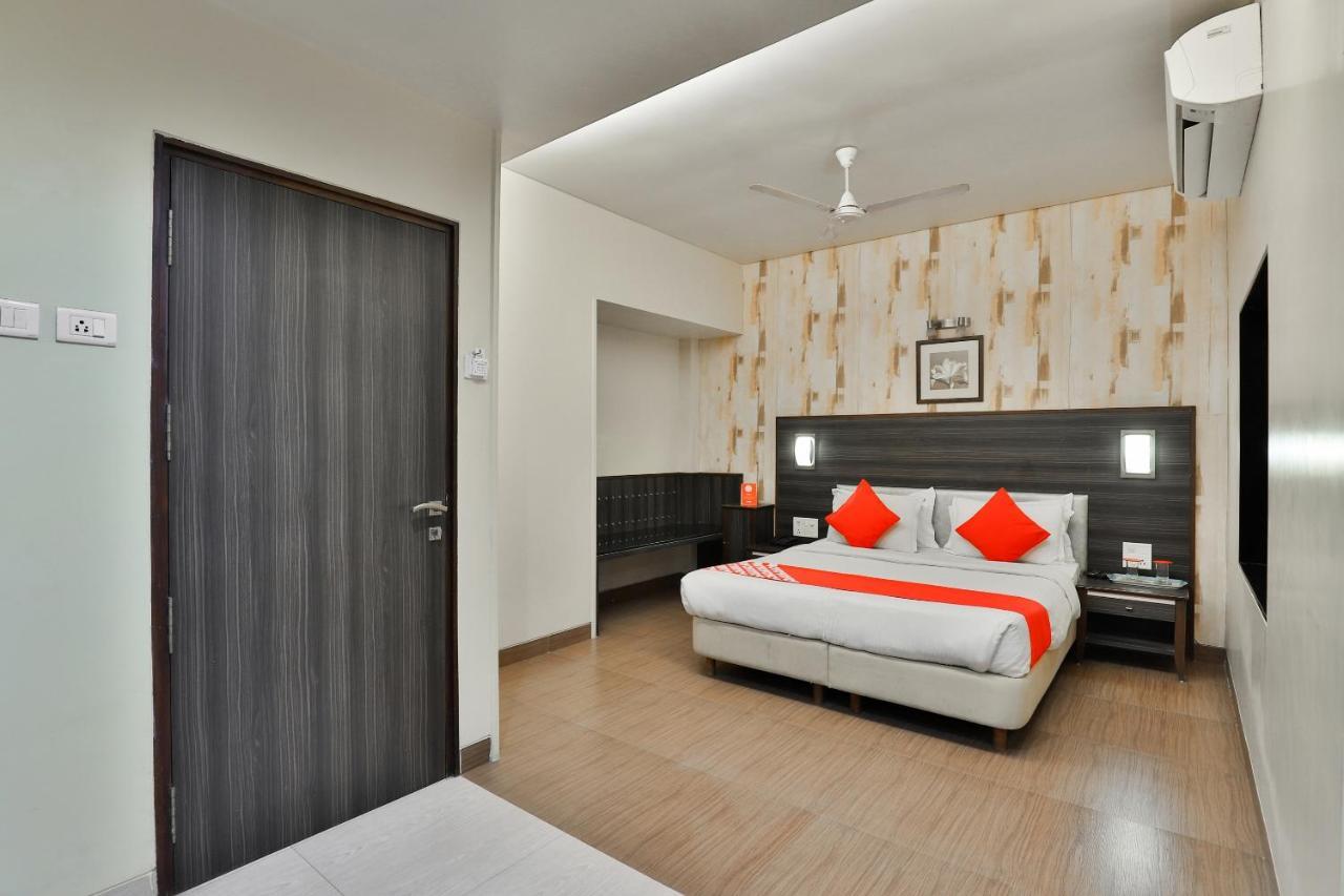 Hotel Oyo 17332 Nana's 2*