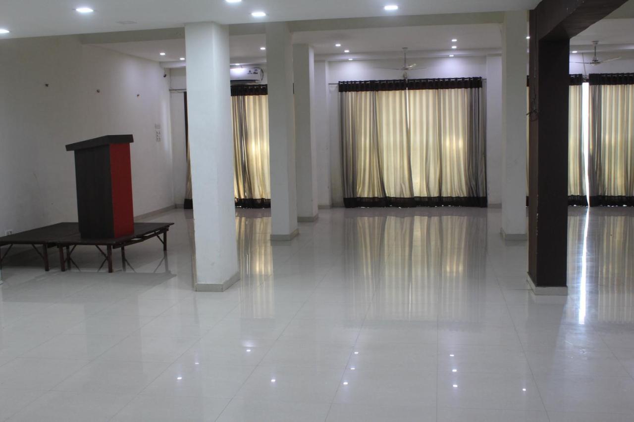 Ambica Hotel 3*