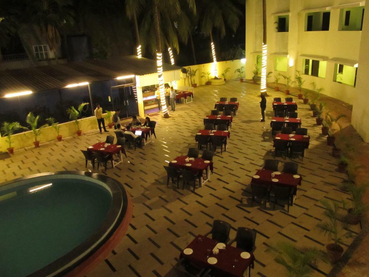 Resort Sea Rock Daman