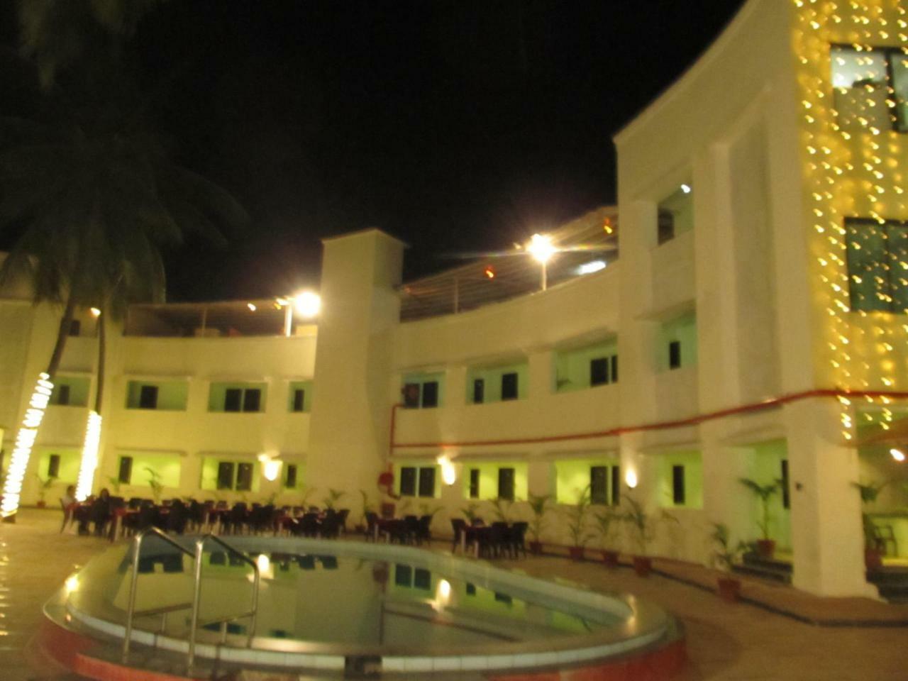 Resort Sea Rock Daman
