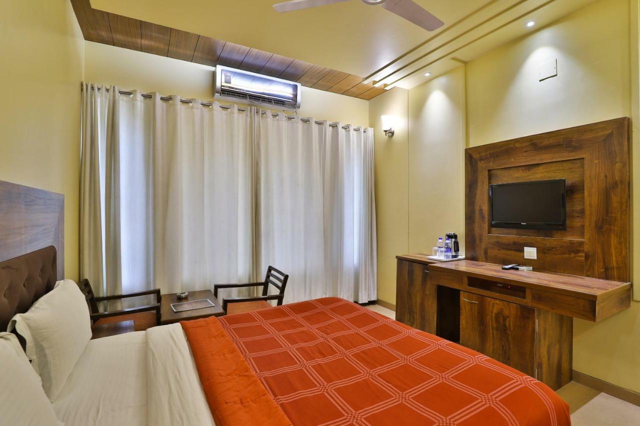 Palette - Ocean Hotel Daman