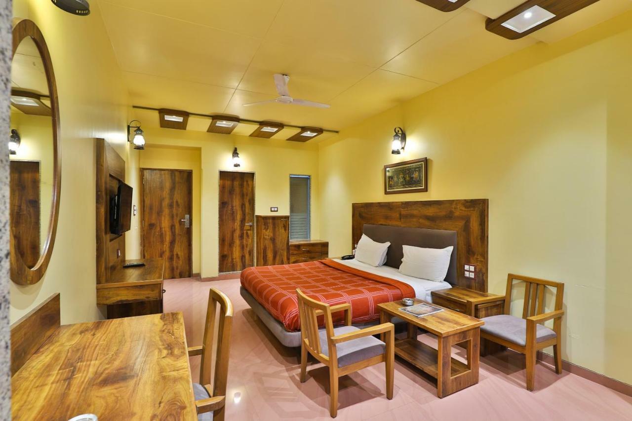 Palette - Ocean Hotel Daman