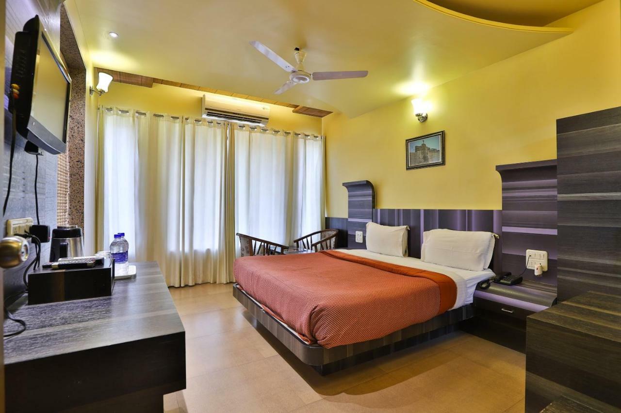 Palette - Ocean Hotel Daman