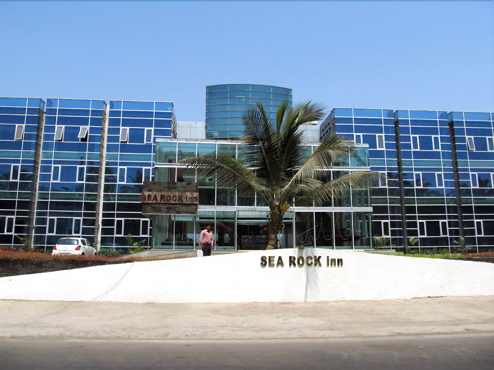 Hotel Sea Rock Daman